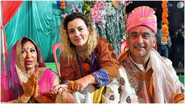 Mexican couple ties the knot in Agra. Read their story here
