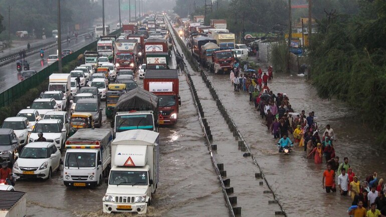 Waterlogged roads, traffic jams, collapsed walls: Rain batters Delhi-NCR | Top points - India News