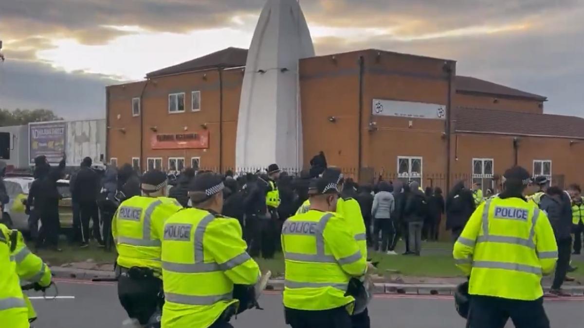 200-strong mob protests outside Hindu temple in England’s Smethwick, 'Allahu Akbar' chants heard