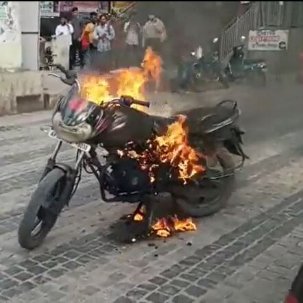 Hyderabad man sets his bike on fire after being given challan | Watch - Hyderabad News | India Today