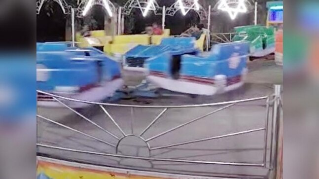 Swing breaks down at Ghaziabad's Ramleela fair, 5 injured | Video - Vimarsana News