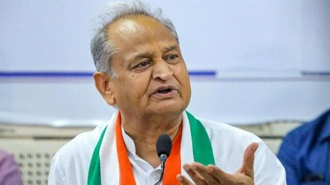 Asked about Rajasthan politicial crisis, Ashok Gehlot chooses to vent out on media
