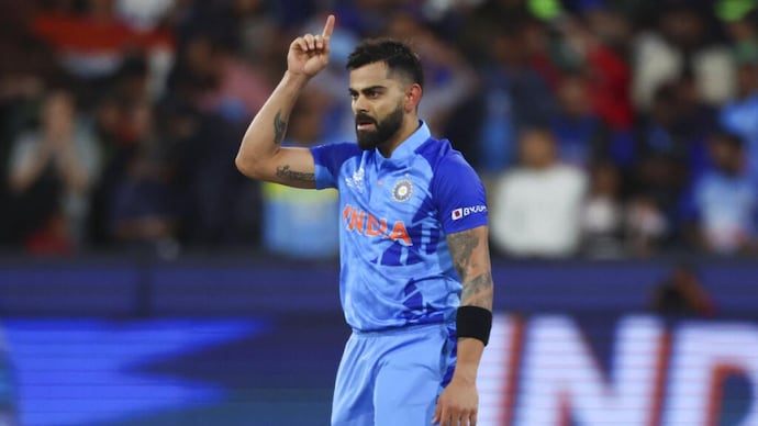 Ian Smith lauds Virat Kohli for hitting back-to-back sixes off Haris Rauf -  Those two shots will live in my memory - India Today