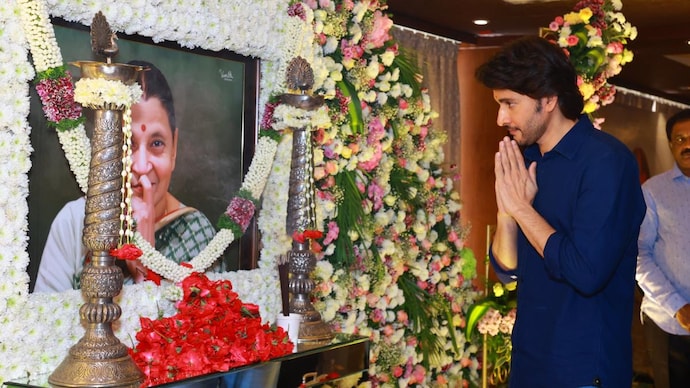 Mahesh Babu pays tribute to mom Indira Devi on 11th day ceremony. See pics - India Today