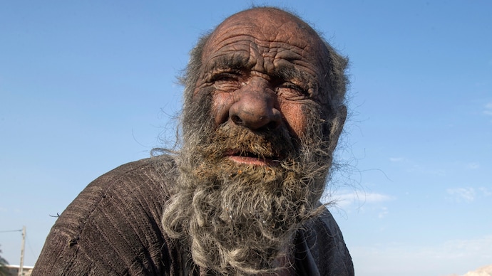 Amou Haji, nicknamed "World's Dirtiest Man", died at 94. 