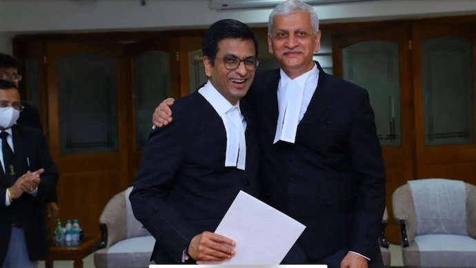 Indian Judiciary to have only father-son duo as CJI when Justice DY  Chandrachud takes over next month - India Today