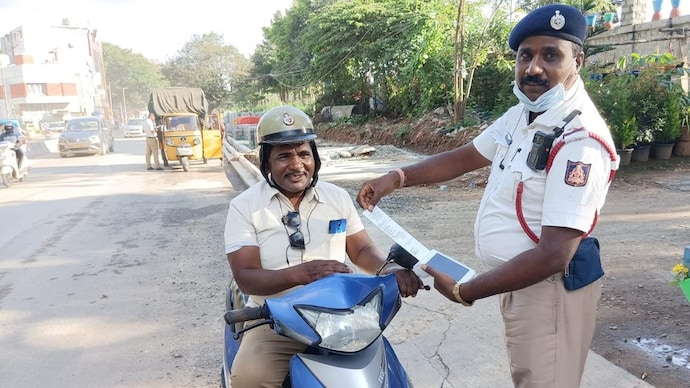 Bengaluru traffic police fines cop travelling on scooter with half helmet. Internet reacts - India Today