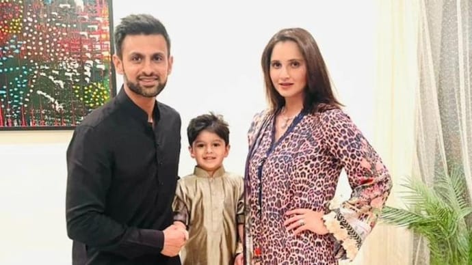 Is Pakistani Actress Ayesha Omar Responsible For Shoaib Malik And Sania Mirza’s Divorce? 89 Sania Mirza and Shoaib Malik