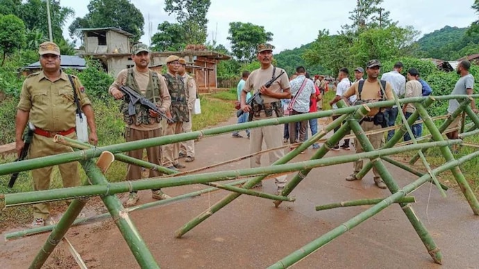 Assam Police stand vigil at Umlaper, a border village claimed by both Meghalaya and Assam, near West Karbi Anglong district on August 26, 2021. (File photo/PTI)
Assam to hand over probe into violence on Meghalaya border to central agency