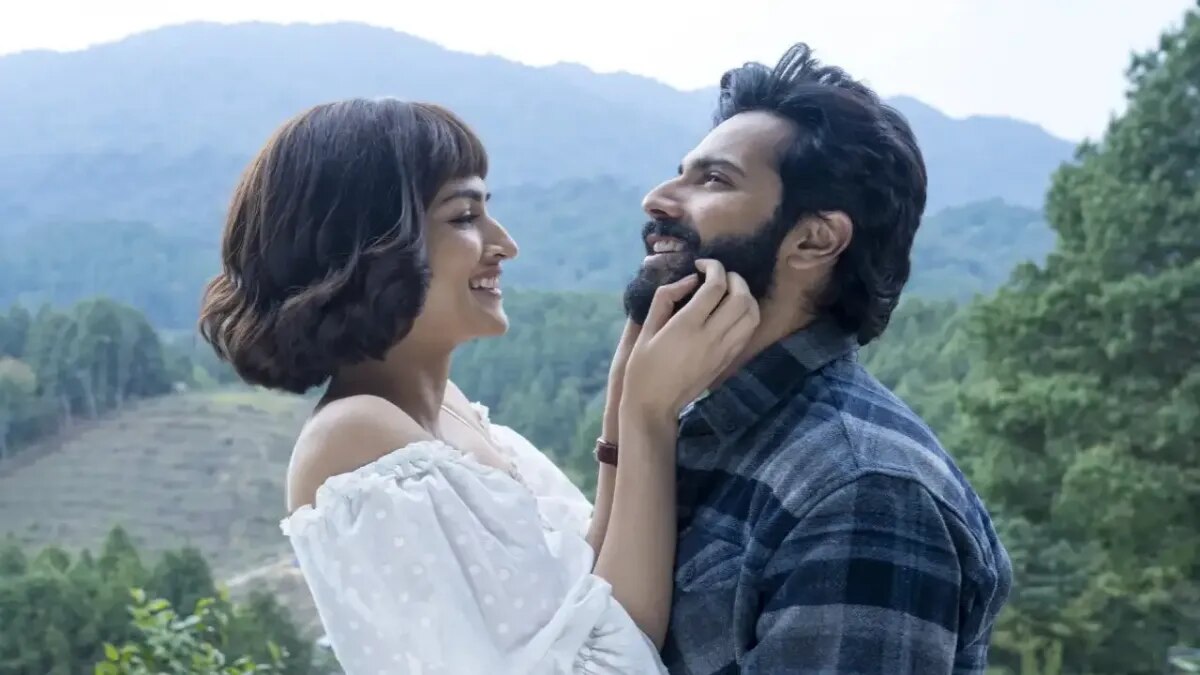 Kriti Sanon and Varun Dhawan in Bhediya. 