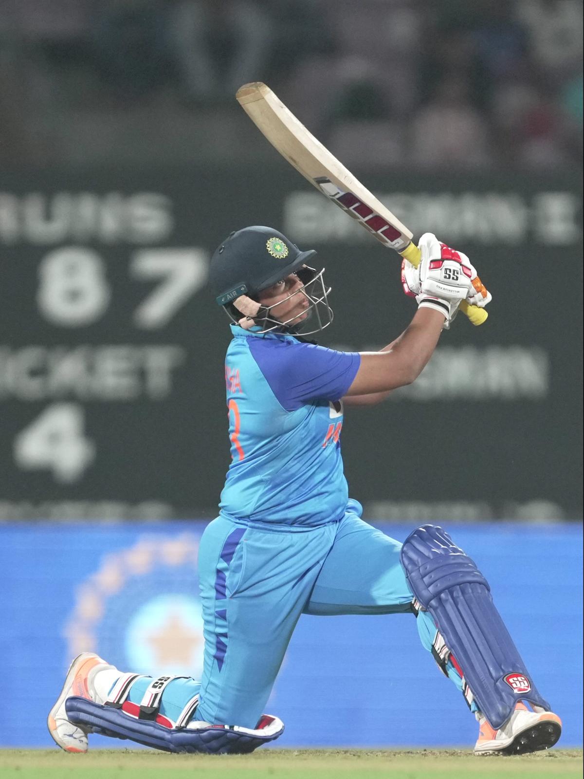 4th WT20I: Richa Ghosh's valiant 40 in vain as Australia claim WT20I series  with 7-run win against India - India Today