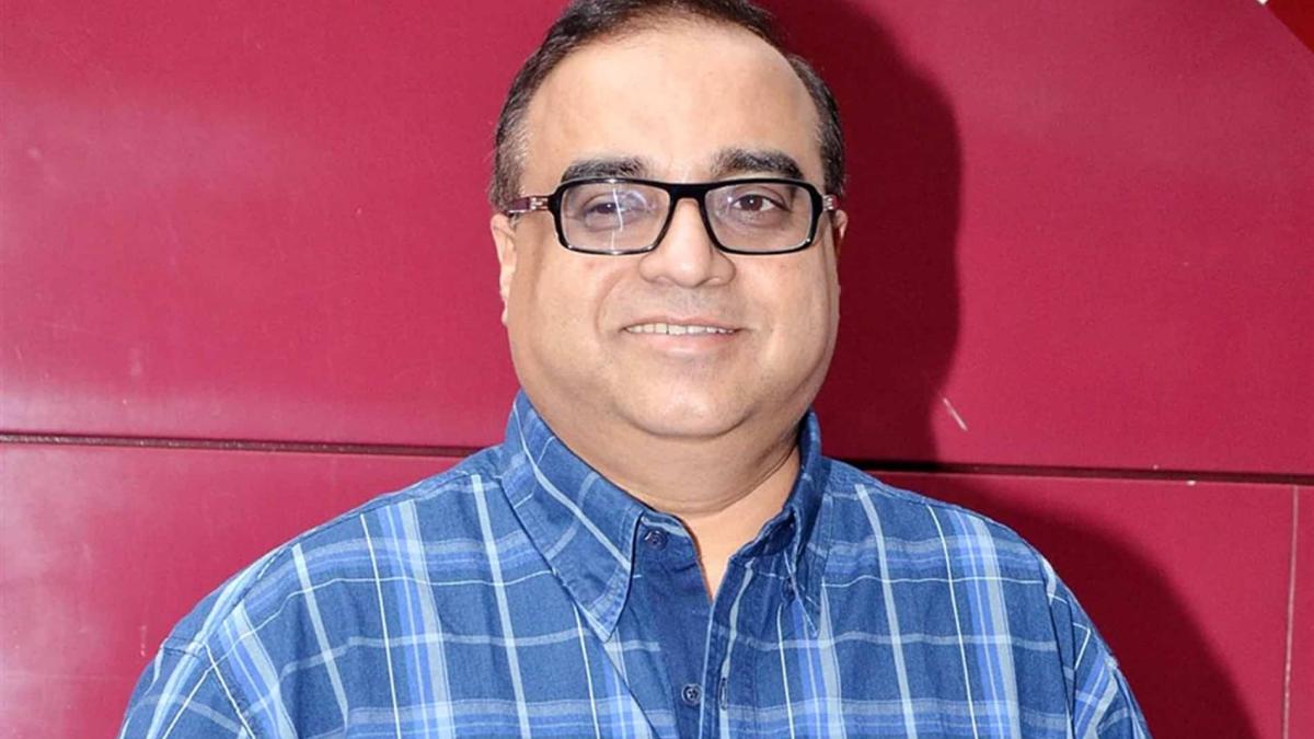 Rajkumar Santoshi is the director of Gandhi Godse - Ek Yudh.
