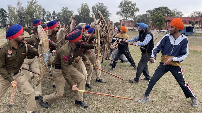Punjab Police learns Sikh martial arts to cope with unruly mobs days after Ajnala incident Punjab Police learns Sikh martial arts to cope with unruly mobs days after Ajnala incident