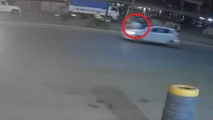 Traffic cop dragged for over 1 km by speeding car in Palghar | Video