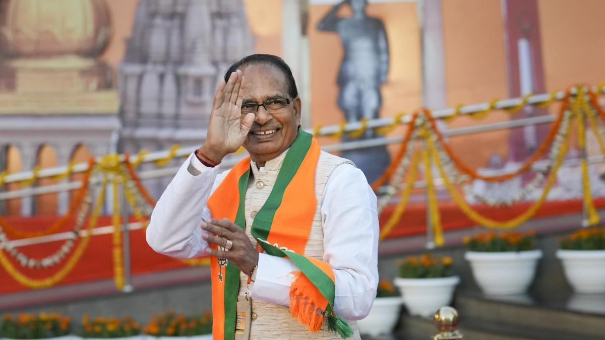 Madhya Pradesh CM sounds poll bugle as Vikas Yatra flagged from Bhind