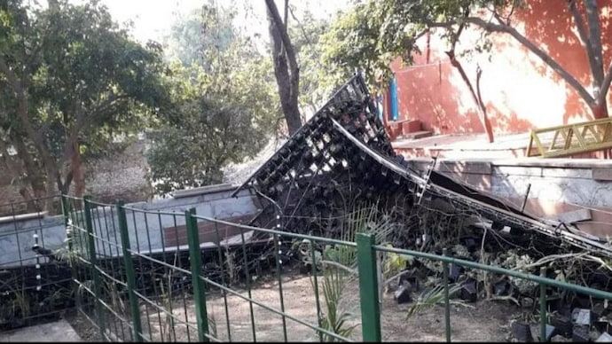 The guests are scheduled to arrive in Agra tomorrow evening.