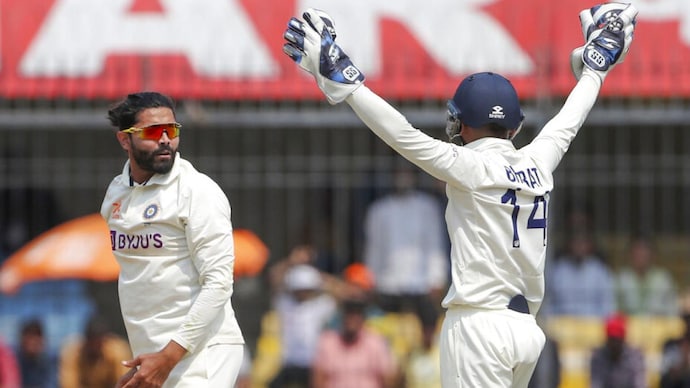 Not acceptable: Sunil Gavaskar furious after Ravindra Jadeja's no-ball costs Marnus Labuschagne wicket in Indore - India Today