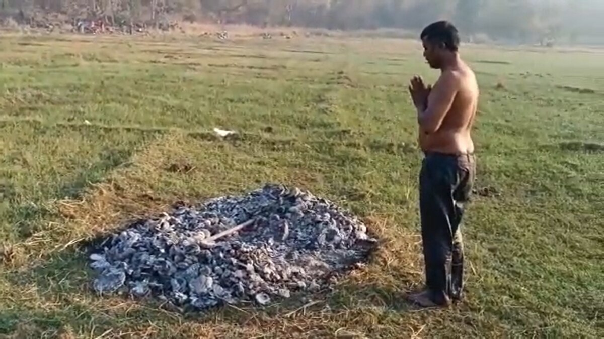 Telangana man takes Agnipariksha to prove he did not have affair with  brother's wife | Watch - India Today