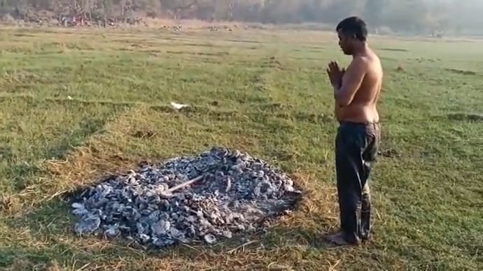 Telangana man takes Agnipariksha to prove he did not have affair with brother's wife | Watch - India Today