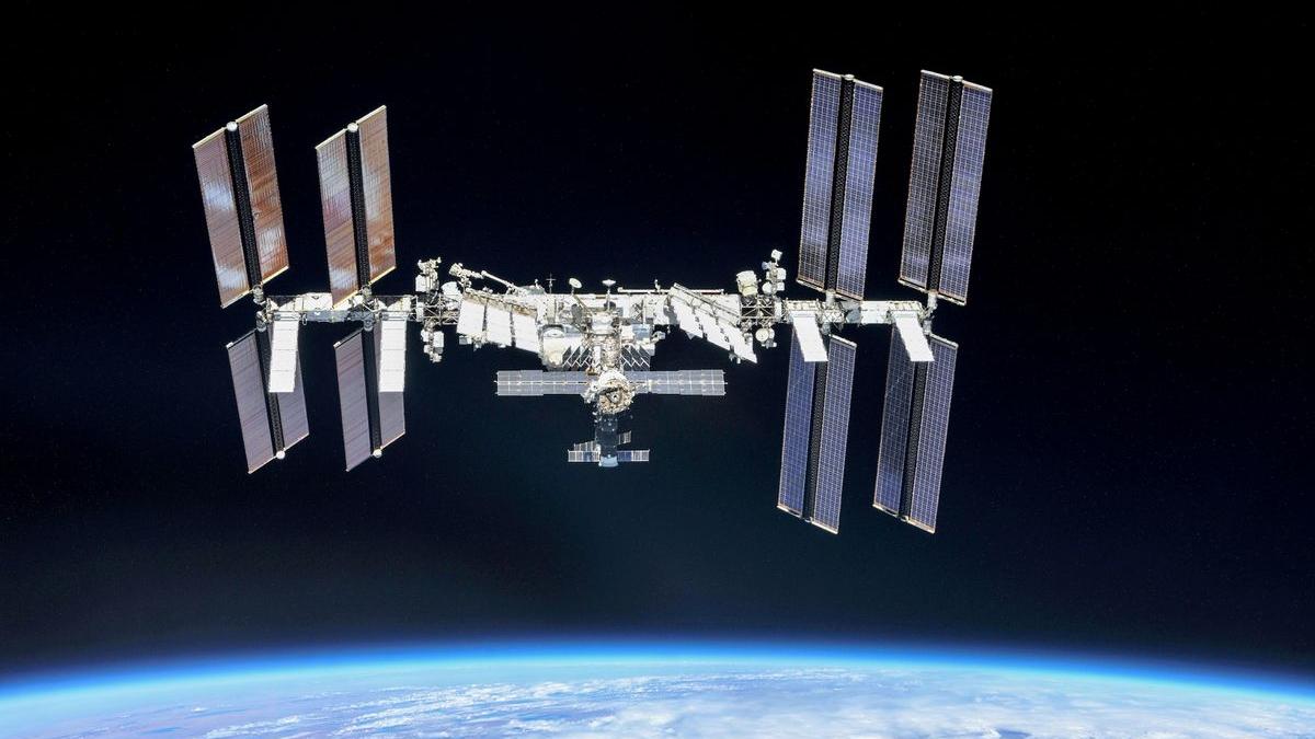 2030 space station