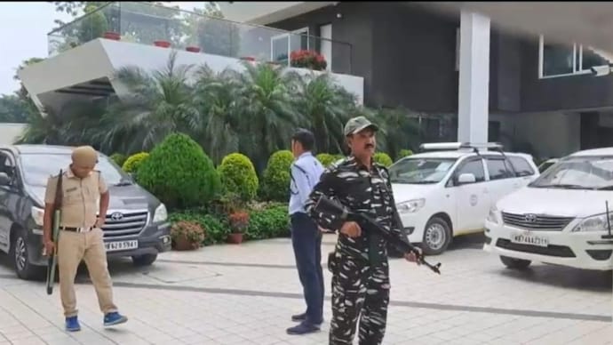 Paramilitary forces outside Krishna Kalyani Residence