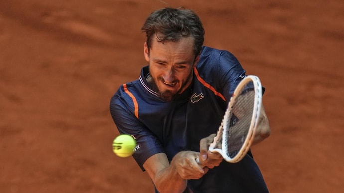 Madrid Open: Daniil Medvedev stunned in fourth round as Aslan Karatsev reaches quarter-final - India Today