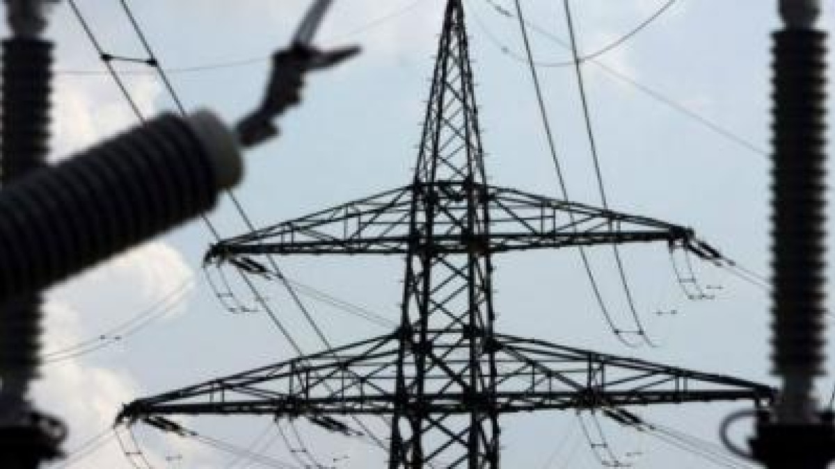 Jharkhand Upset over not getting power connection, shop owner chains