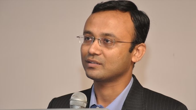 Dr. Gaurav Gandhi, Who Conducted 16,000 Surgeries, Dies Of A Heart Attack 87 Gujarat cardiologist, who performed over 16,000 heart surgeries, dies of heart attack - India Today