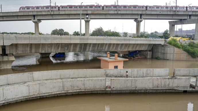 Here are the roads to avoid as Yamuna water floods Delhi - India Today