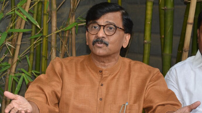 Ajit Pawar will replace Shinde, 16 MLAs of CM to be disqualified soon: Sanjay Raut - India Today
