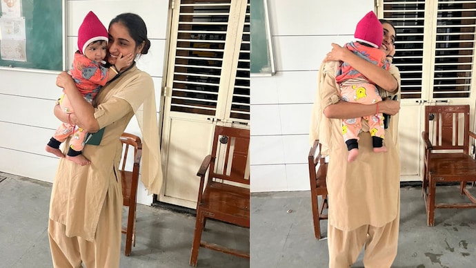 Woman constable takes care of infant while mother writes exam in Ahmedabad. (Image courtesy: Twitter)