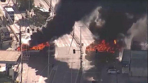 Brazil police kill crime boss, criminal groups set 35 buses ablaze in Rio - Vimarsana News