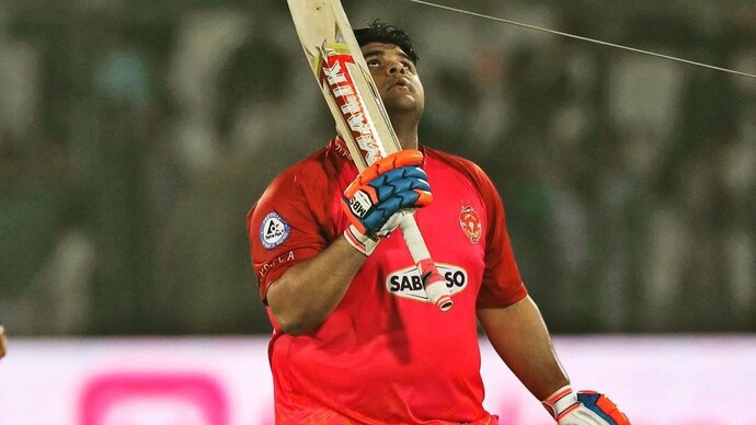 New Zealand vs Pakistan: Azam Khan dropped for 4th T20I, fans slam New Zealand vs Pakistan: Azam Khan dropped for 4th T20I, fans slam