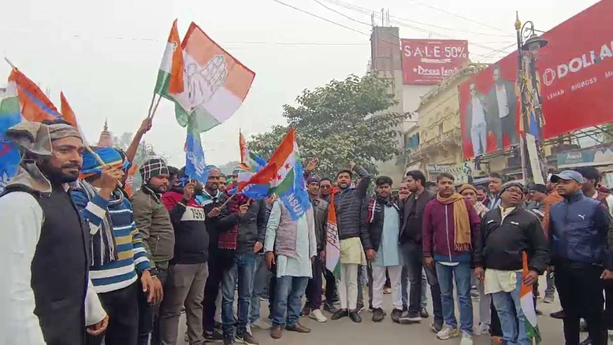 Congress workers protesting in Varanasi