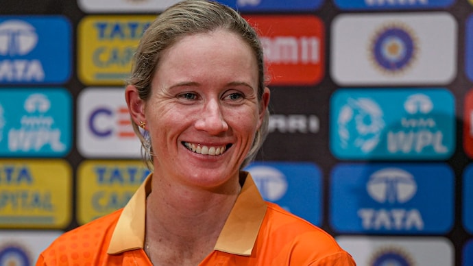 WPL 2024: Run-machine Beth Mooney returns as skipper of Gujarat Giants,  Sneh Rana named vice-captain - India Today