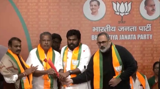 Ex-AIADMK leaders join BJP