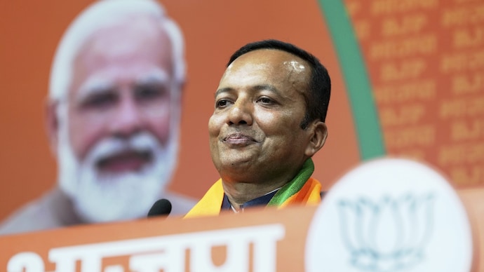 Former Congress MP Naveen Jindal addresses the media after joining the BJP in New Delhi. (Pic: PTI Photo)  Ex-Congress MP Naveen Jindal joins BJP