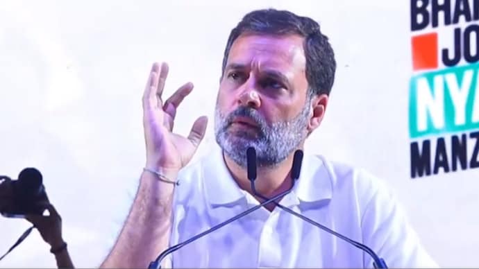 Rahul Gandhi addressing Congress rally at Mumbai's Shivaji Park. 