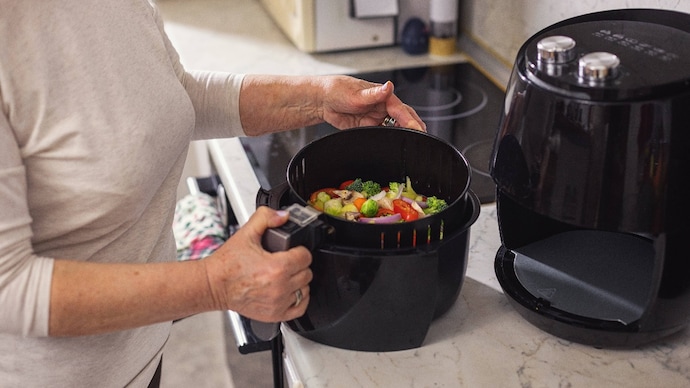 An air fryer is a kitchen appliance that can sit on your countertop and cook food by circulating hot air around it. Photo: Getty Images