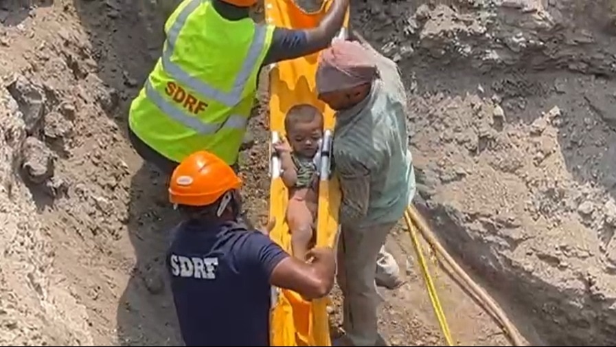 Karnataka: 2 year old boy rescued from 15-20 feet deep borewell in Vijayapura district after over 20 hours - India Today