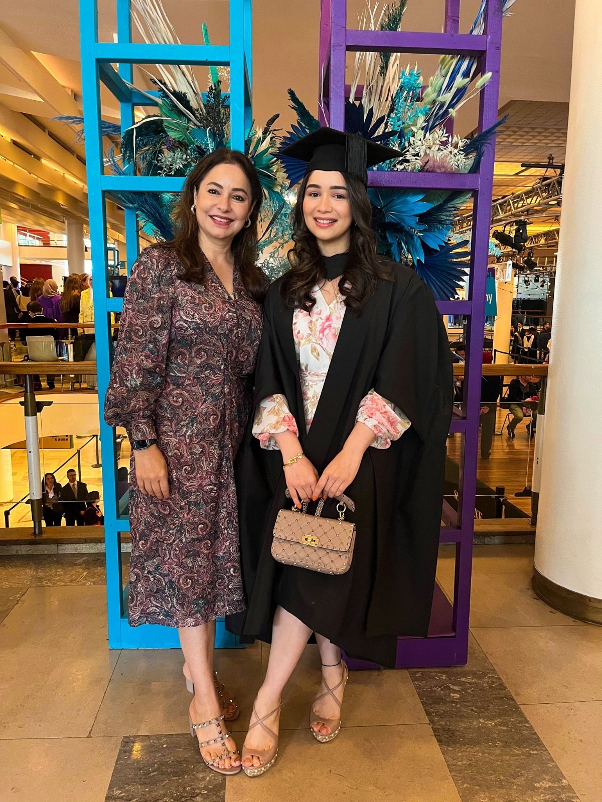 sara tendulkar graduation dress Sara Tendulkar completes graduation in London, celebrates with proud  parents Sachin and Anjali | Cricket