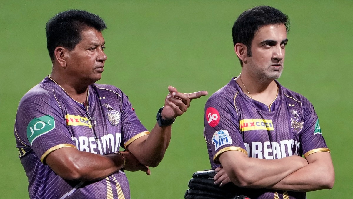 KKR coach Chandrakant Pandit and mentor Gautam Gambhir during a training session (PTI)