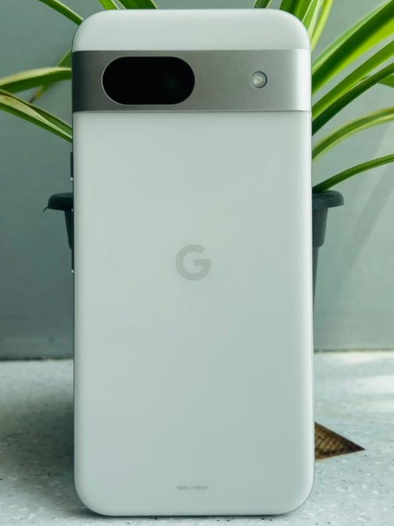 pixel--8a-222936143-3x4.png?