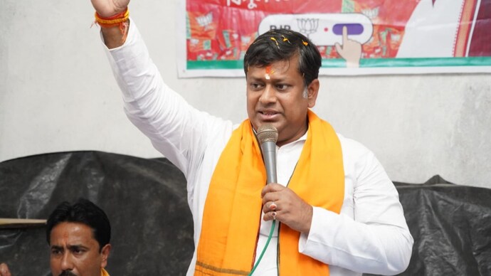 EC issues notices to BJP’s West Bengal chief over ads targeting TMC : Majumdar has been asked to respond by 5 pm on May 21 EC issues notices to BJP’s West Bengal chief over ads targeting TMC : Majumdar has been asked to respond by 5 pm on May 21