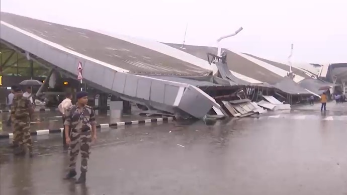 % Delhi Airport Roof Collapses Of Terminal 1 Due To Heavy Rain Today, 1 Dead & 6 Injured 2024 Opposition jabs PM Modi over Delhi airport roof collapse: Incomplete inauguration - India Today