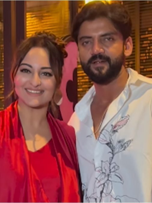 Newlywed Sonakshi Sinha, Zaheer Iqbal Shine At An Intimate Dinner With Huma Qureshi, Poonam Dhillon And More!