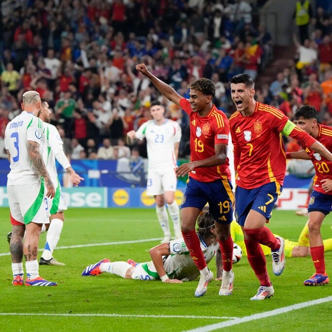 Euro 2024: Spain Leads with Two Goals Against France in the First Half - Comparison of Spain and France's gameplay