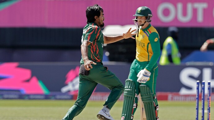 બાંગ્લાદેશનો તનઝીમ હસન શાકિબ દક્ષિણ આફ્રિકા સામે ઉજવણી કરે છે. (એપી ફોટો) તનઝીમ હસન સાકિબ