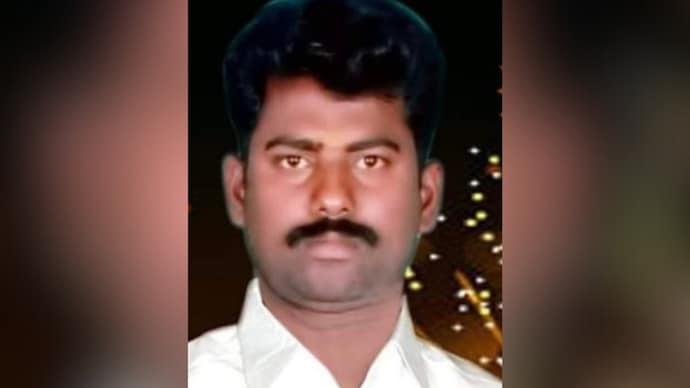 রাস্তার মধ্যে BJP নেতাকে কুপিয়ে খুন, কাঠগড়ায় শাসক দল রাস্তার মধ্যে BJP নেতাকে কুপিয়ে খুন, কাঠগড়ায় শাসক দল