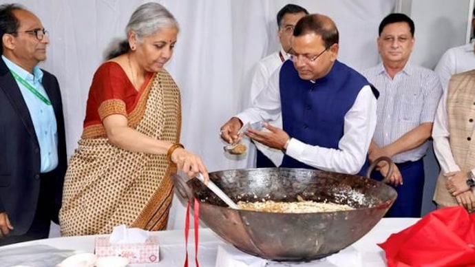 Finance Minister Nirmala Sitharaman and MoS for Finance Pankaj Chaudhary (Photo: Twitter@FinMinIndia)